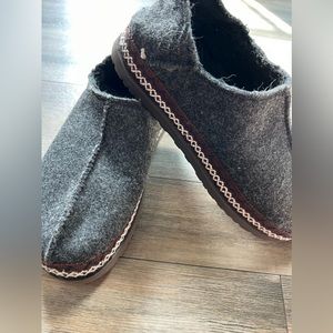 UGG‎ Women Very Cute Shoes- 10